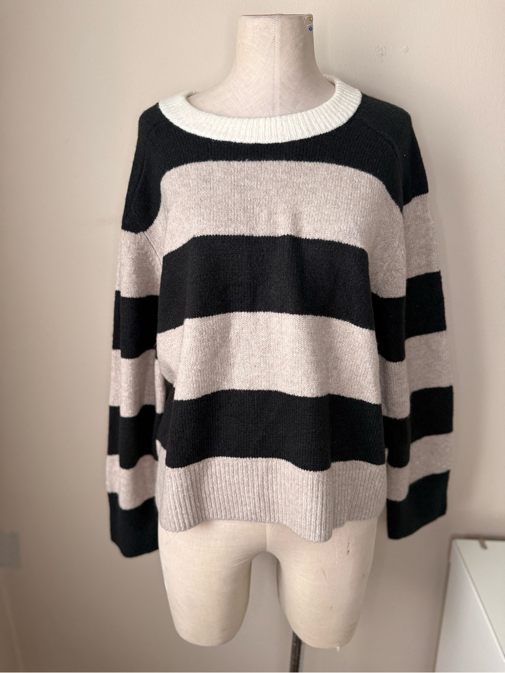 Abercrombie & Fitch Beige Black Striped Knit Sweater Size M